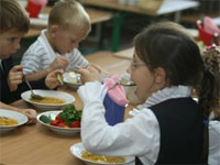 Специалисты по питанию советуют школьников утром кормить белками 