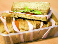 Ученые выяснили, чем опасен бутерброд с ветчиной и сыром