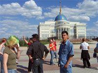 Unsere deutschen Austauschueler in Kasachstan Astana-die Hauptstadt Kasachstans (Bild 1)