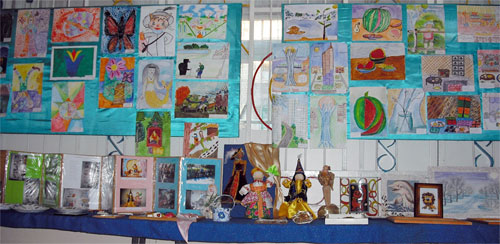 Выставка работ учащихся 2–5 классов средней школы № 5 г. Петропавловска, выполненных на уроках ИЗО и кружке «Умелые руки»