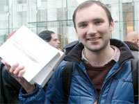 Первый iPad 2 купил москвич